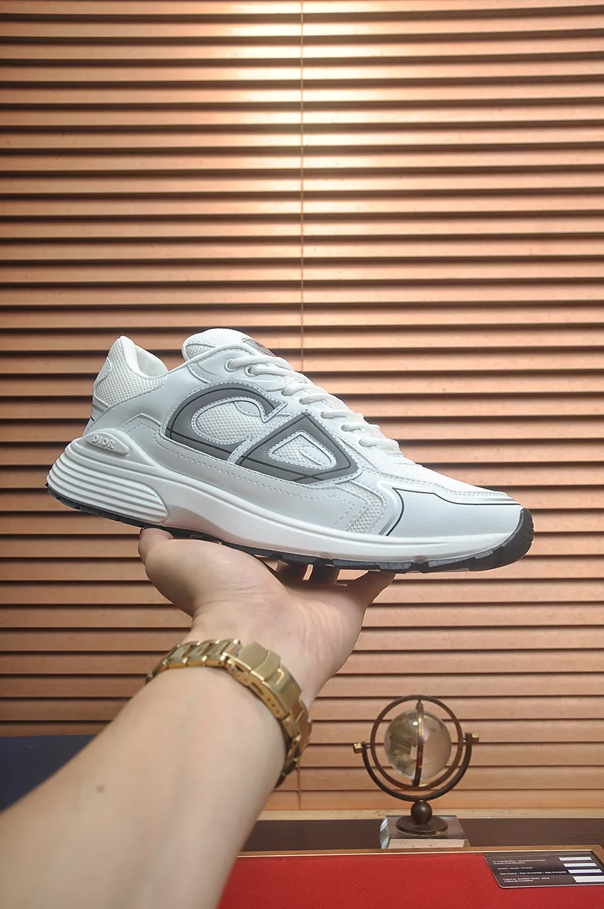Men's men's shoes 💰: 500💶 (top original order) Brand: Dior (Dior) Standard code: Men's code 38-44 (45 customized) Grade: Same as the official website Material: Top original cowhide spliced ​​together Original wear-resistant and lightweight outsole Style category: Fashionable casual shoes Distinguished luxury brand elements top luxury Color: Actual picture color